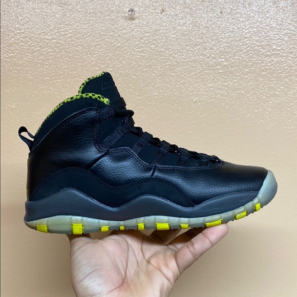 Air Jordan 10 Retro “Venom” - Picture 6 of 17